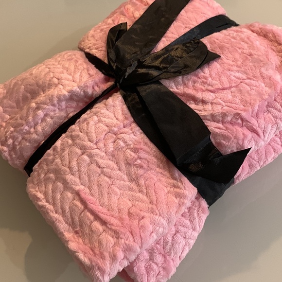 Super soft pink blanket - Picture 5 of 6